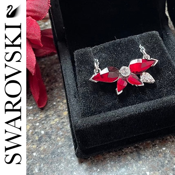 SWAROVSKI waterlily pendant necklace | 14" + 2.5" extender - Picture 12 of 13